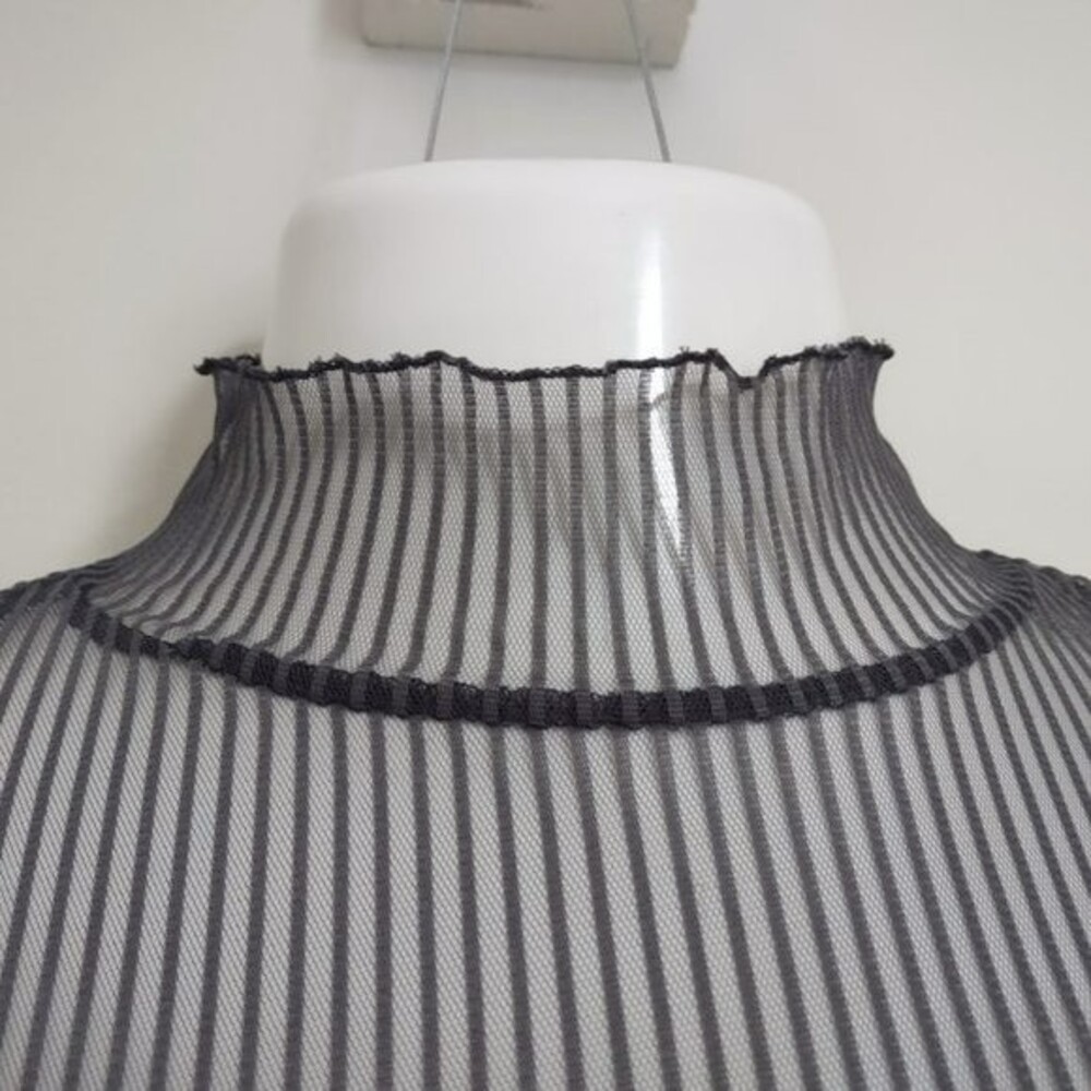 Oak + Fort Gray Sheer Wavy Lettuce Hem Highneck Blouse OS - Picture 6 of 11